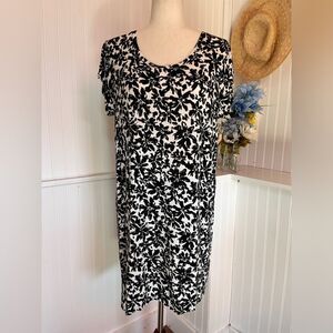 Floral Black & White Short sleeved Scooped Neck Dress